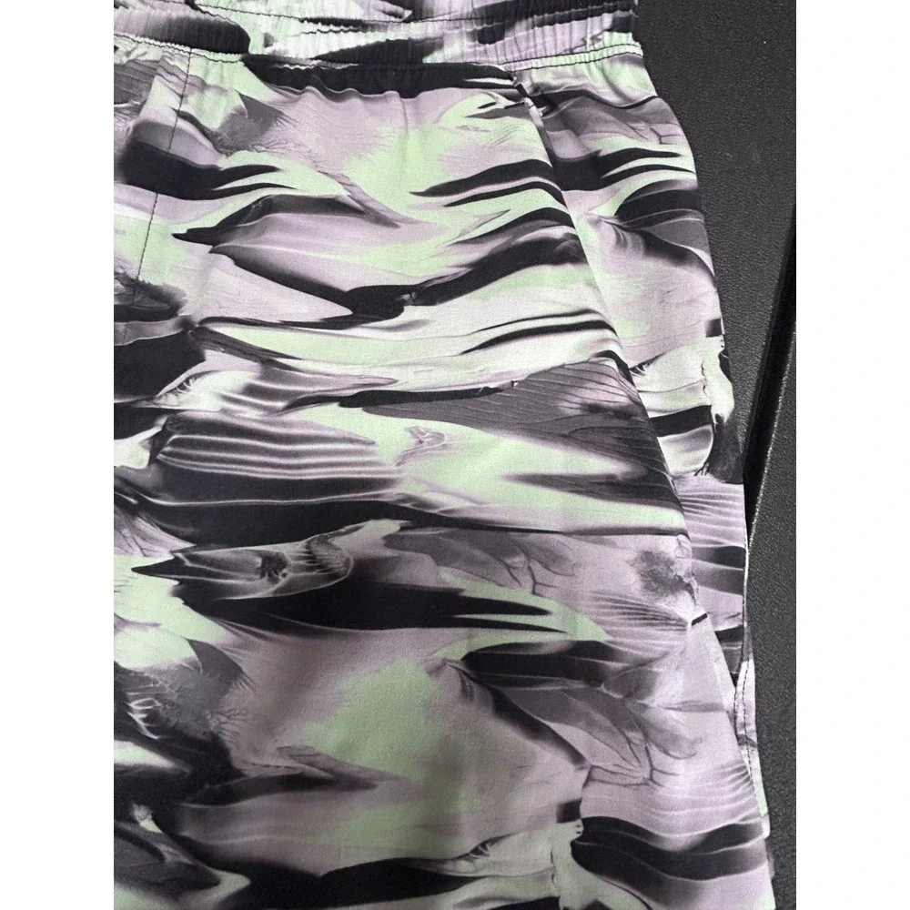 Lululemon Pace Breaker Men's MEDIUM Abstract Athletic Shorts Black Green -‎ CJ